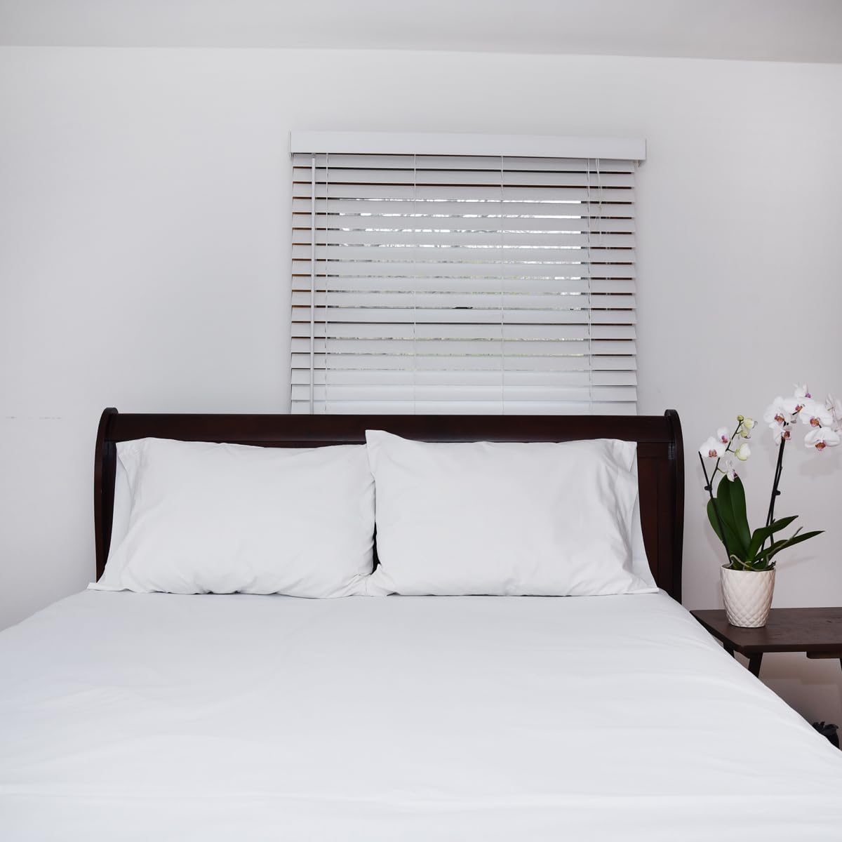 Pacific Linens White Percale Pillow Cases 12 Pack – Soft Hotel Luxury, Wrinkle Free, 200 Thread Count Polly Cotton Blend, Commercial Grade Bedding
