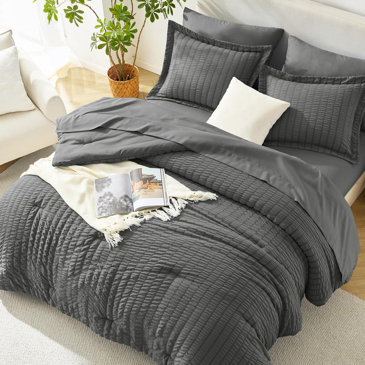 HIMEET King Comforter Set, 7-Piece Seersucker Bed in a Bag, Beige