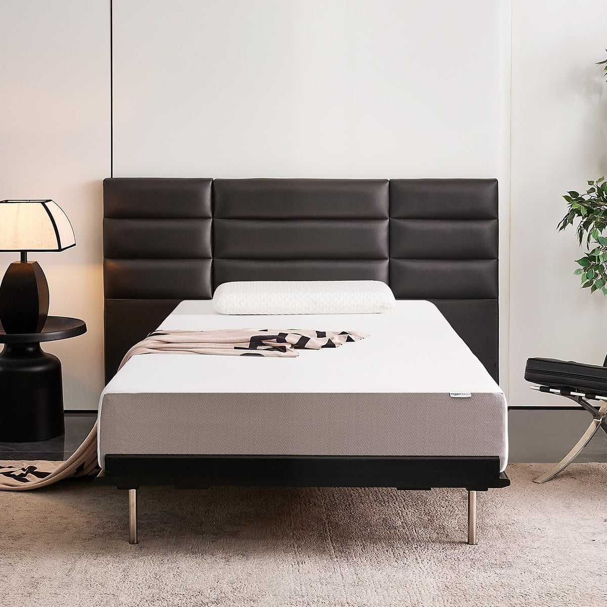 Amazon Basics Gel Memory Foam Mattress, Soft Plush Feel, Breathable Premium Knitted Fabrics, Removable Cover, Easy Set Up, 6 Inch, Full, White/Grey