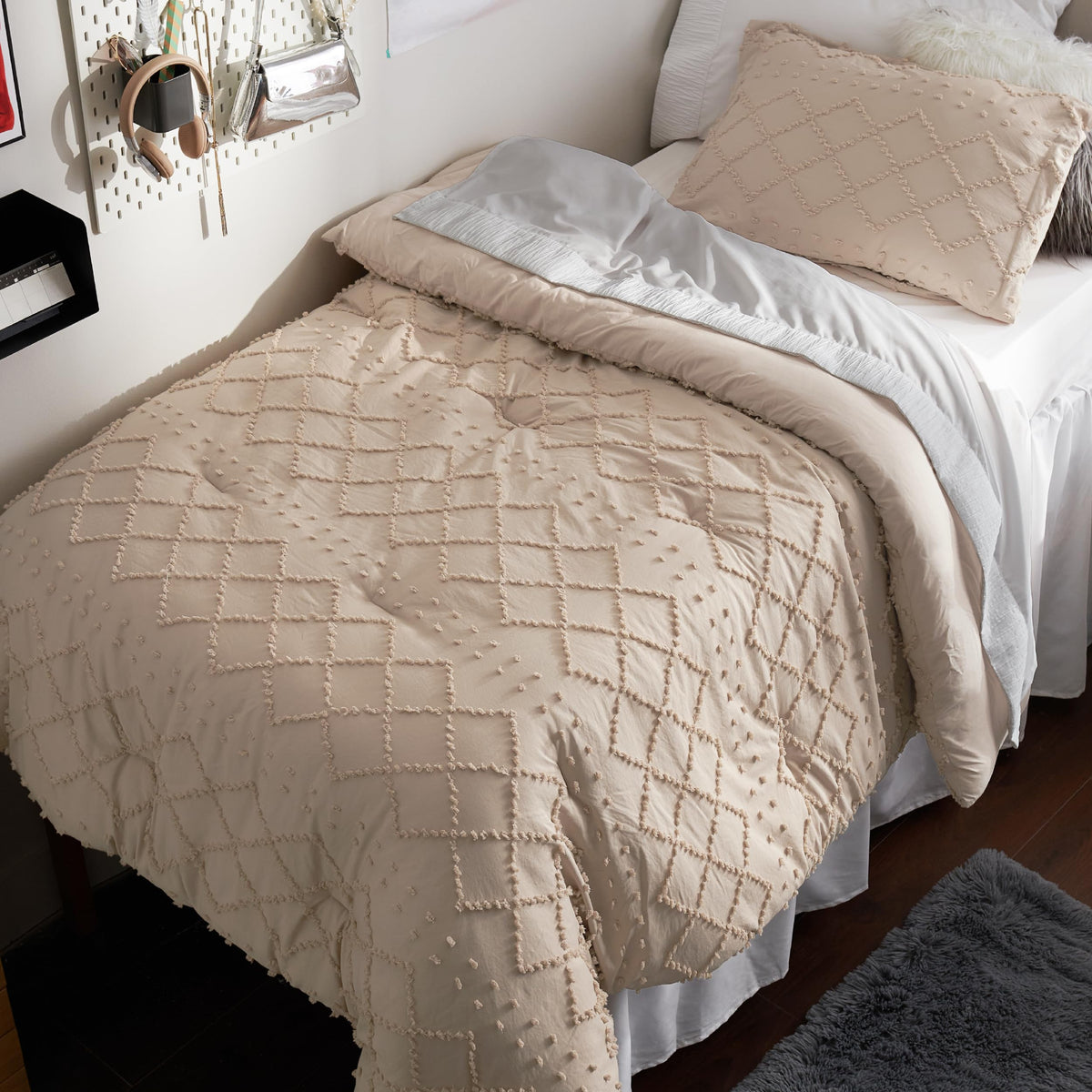 Bedsure Boho Tufted Beige Comforter Set, Oversized King