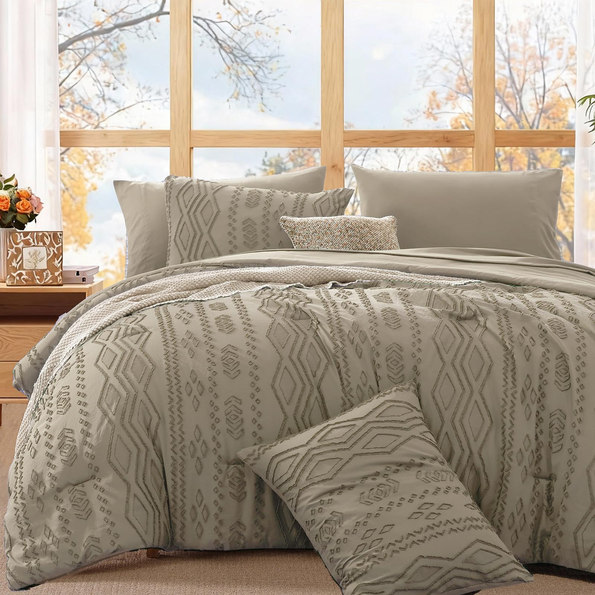 Queen Size Comforter Set- 7 Pieces Tufted Bed in a Bag Queen Bedding Sets
