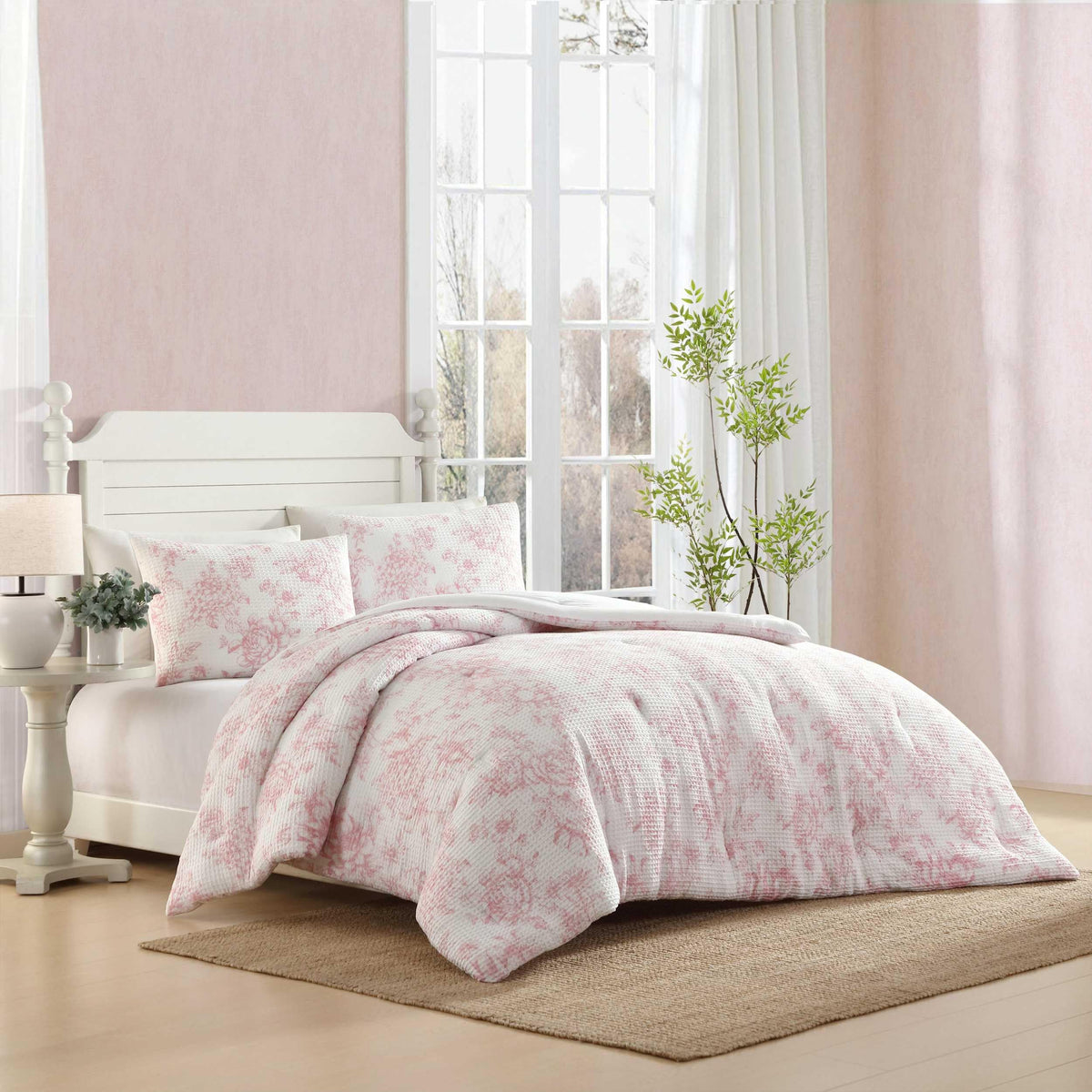Laura Ashley - Queen Size Comforter Set with Matching Shams