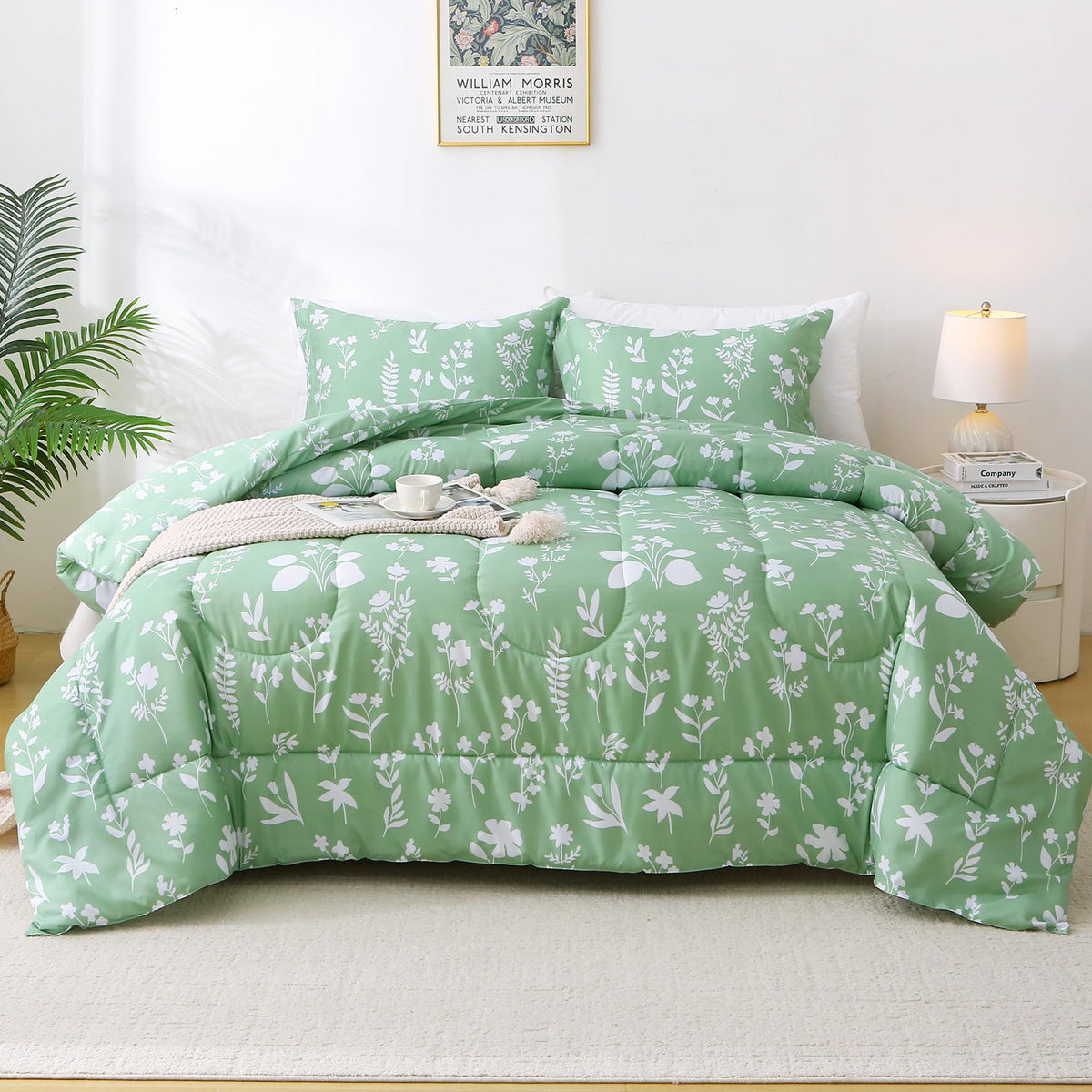 Mooreeke Floral Queen Size Comforter Sets, Lightweight Purple Lavender Botanical Printed Bedding for All Seasons, 3-Piece Vintage Bed in a Bag with Fluffy Quilted Reversible Comforter & 2 Pillow Shams