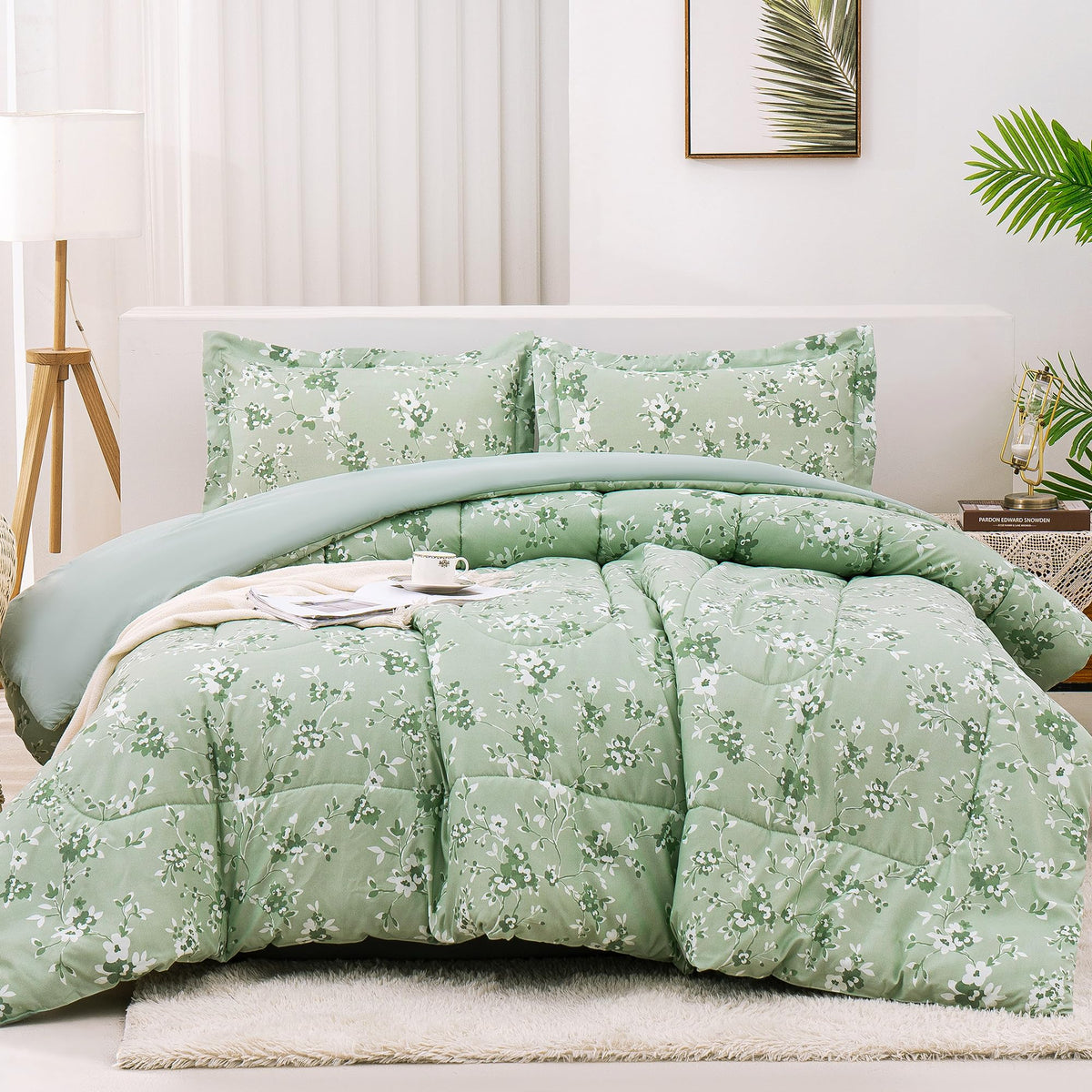 Mooreeke Floral Queen Size Comforter Sets, Lightweight Purple Lavender Botanical Printed Bedding for All Seasons, 3-Piece Vintage Bed in a Bag with Fluffy Quilted Reversible Comforter & 2 Pillow Shams