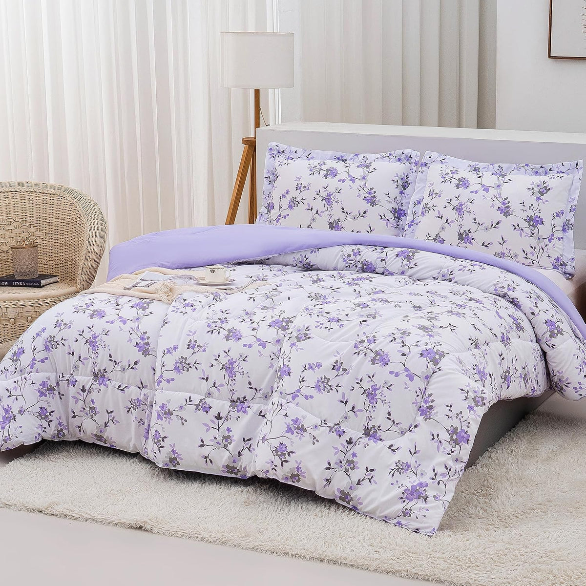 Mooreeke Floral Queen Size Comforter Sets, Lightweight Purple Lavender Botanical Printed Bedding for All Seasons, 3-Piece Vintage Bed in a Bag with Fluffy Quilted Reversible Comforter & 2 Pillow Shams